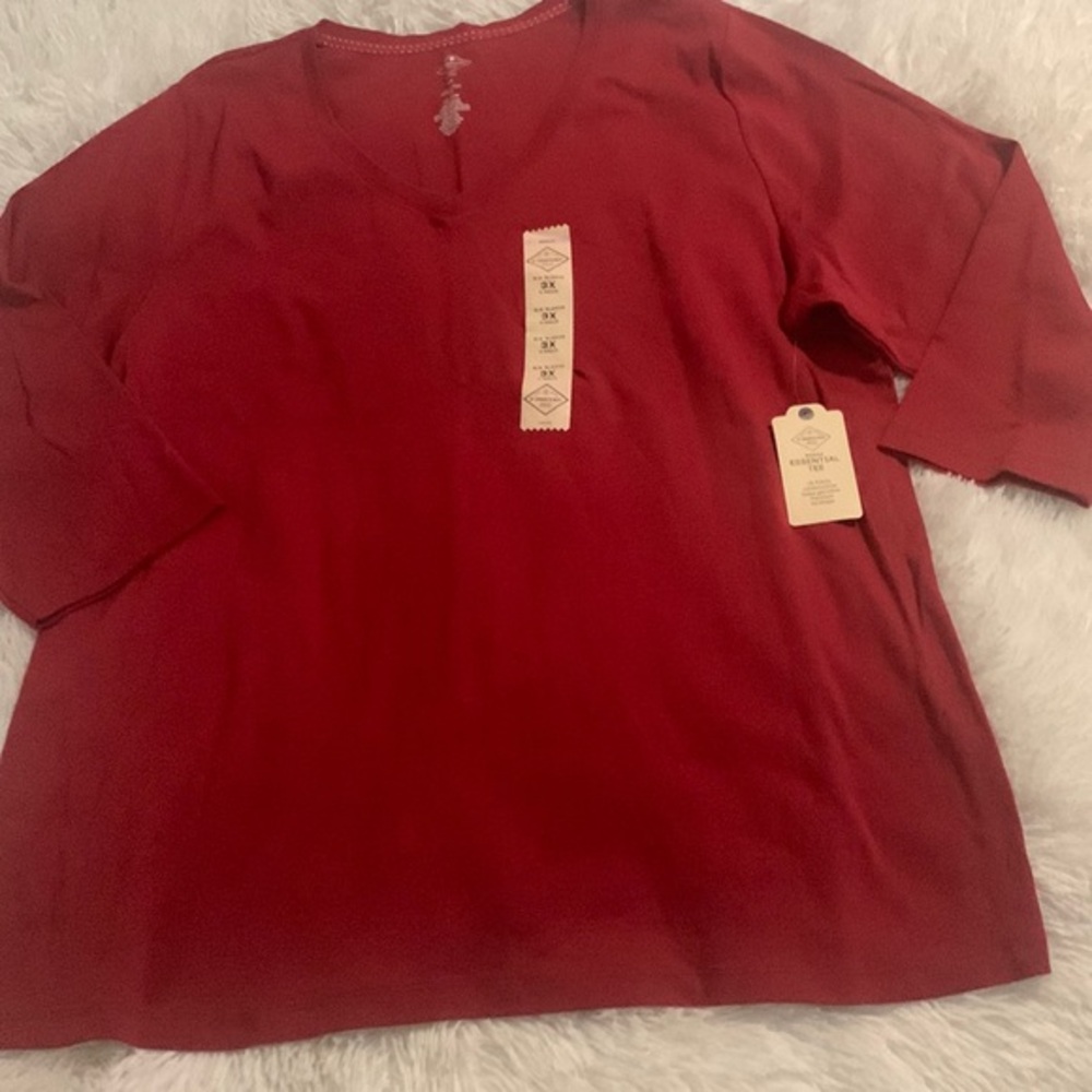 Ladies size 3X St John’s Bay Essential Tee in Red V Neck with 3/4 Sleeves NWT